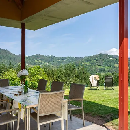 En Lucena Chalé Arboleya